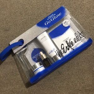 Estée Lauder Go Glow Kit